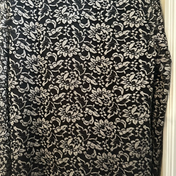 Elegant Black and White Lace Top - Picture 11 of 12